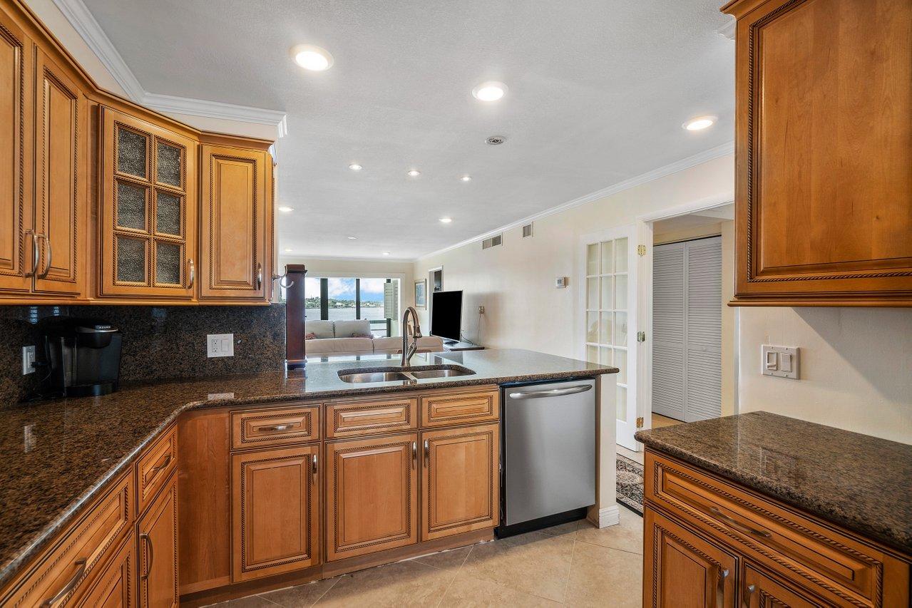 1950 Southwest Palm City Road, Unit 1206 Stuart, FL 34994 - Photo 11 of 38 007-1950SouthwestPalmCityRoad-Stuart-FL-