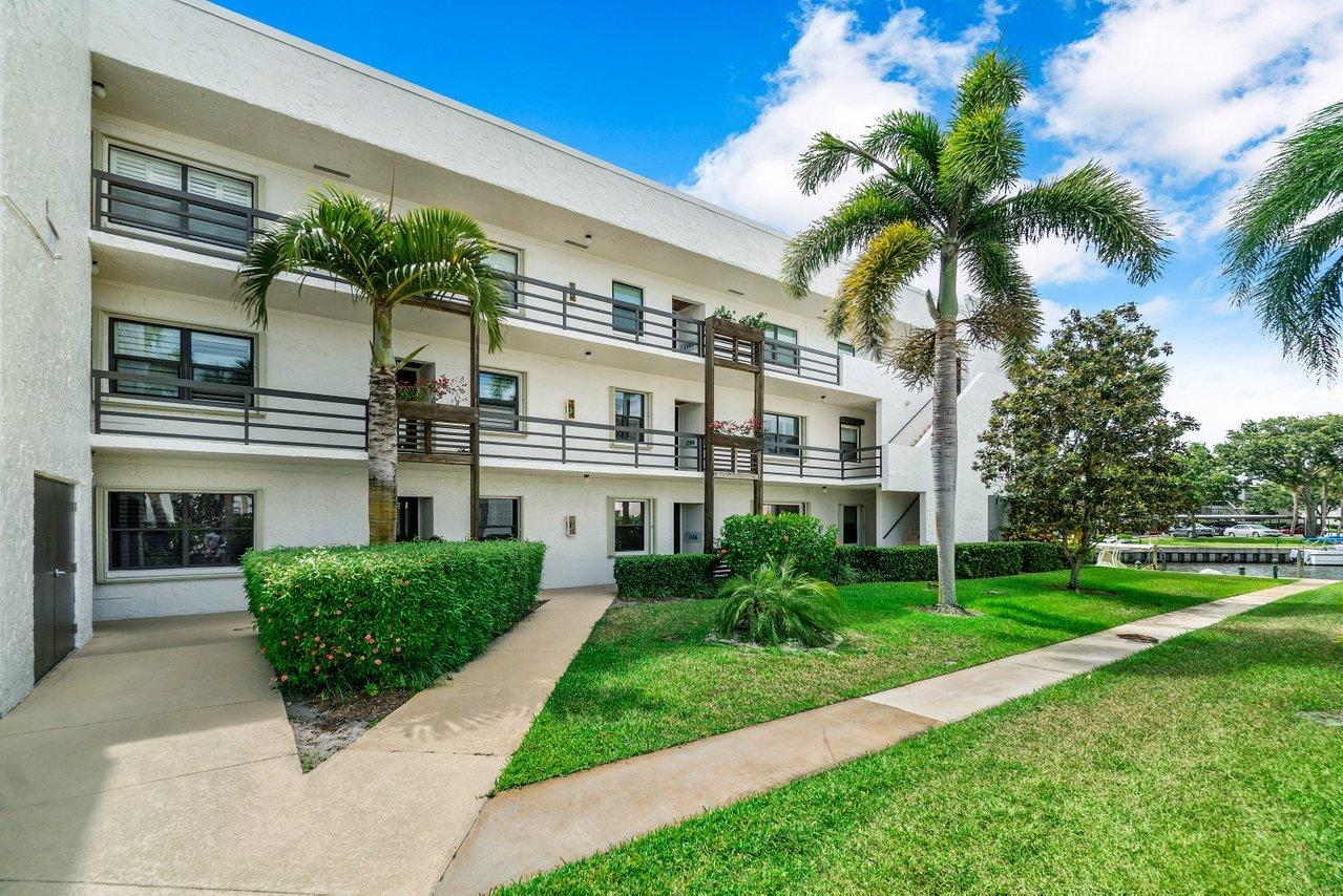 1950 Southwest Palm City Road, Unit 1206 Stuart, FL 34994 - Photo 5 of 38 001-1950SouthwestPalmCityRoad-Stuart-FL-