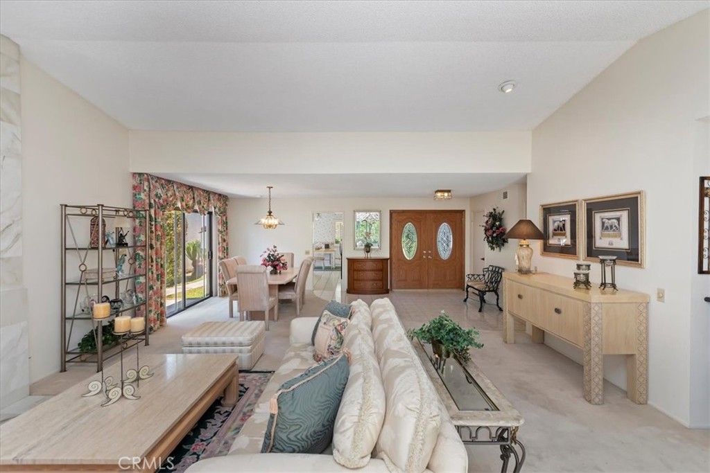 548 Vía La Paloma Riverside, CA 92507 - Photo 6 of 39