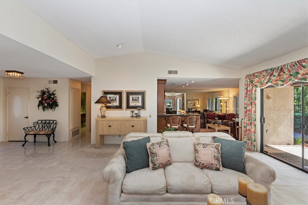 548 Vía La Paloma Riverside, CA 92507 - Photo 10 of 39