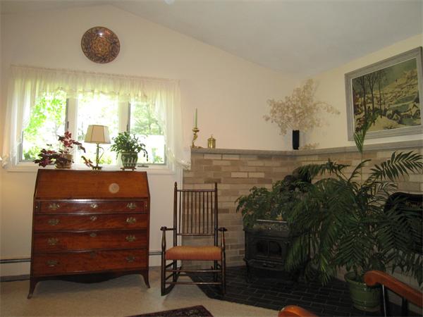 17 Michael Road Framingham, MA 01701 - Photo 8 of 27 Gallery Image 8