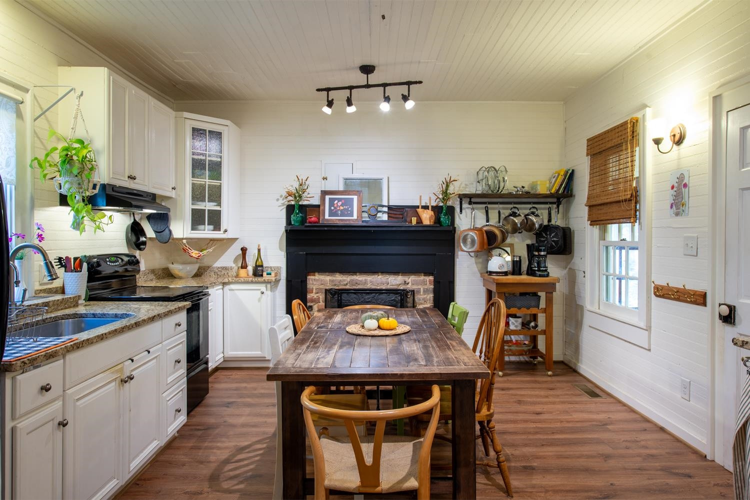 2417 Hodges Road Burlington, NC 27217 - Photo 6 of 30 a kitchen with a wooden floor and breakfast area