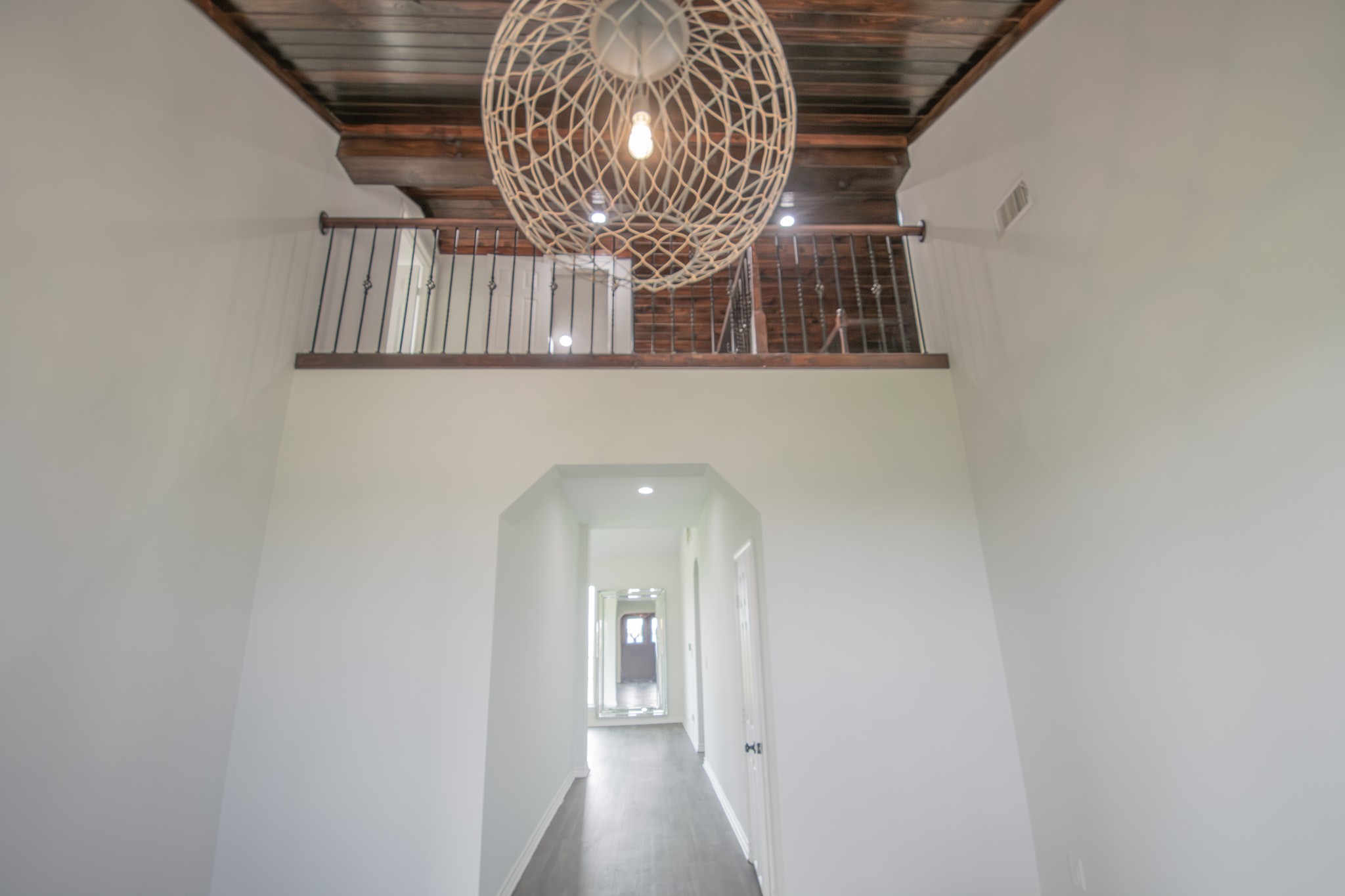 19902 Paloma Rotonda Uno Rosharon, TX 77583 - Photo 2 of 34 You are immediately greeted in the massive foyer!