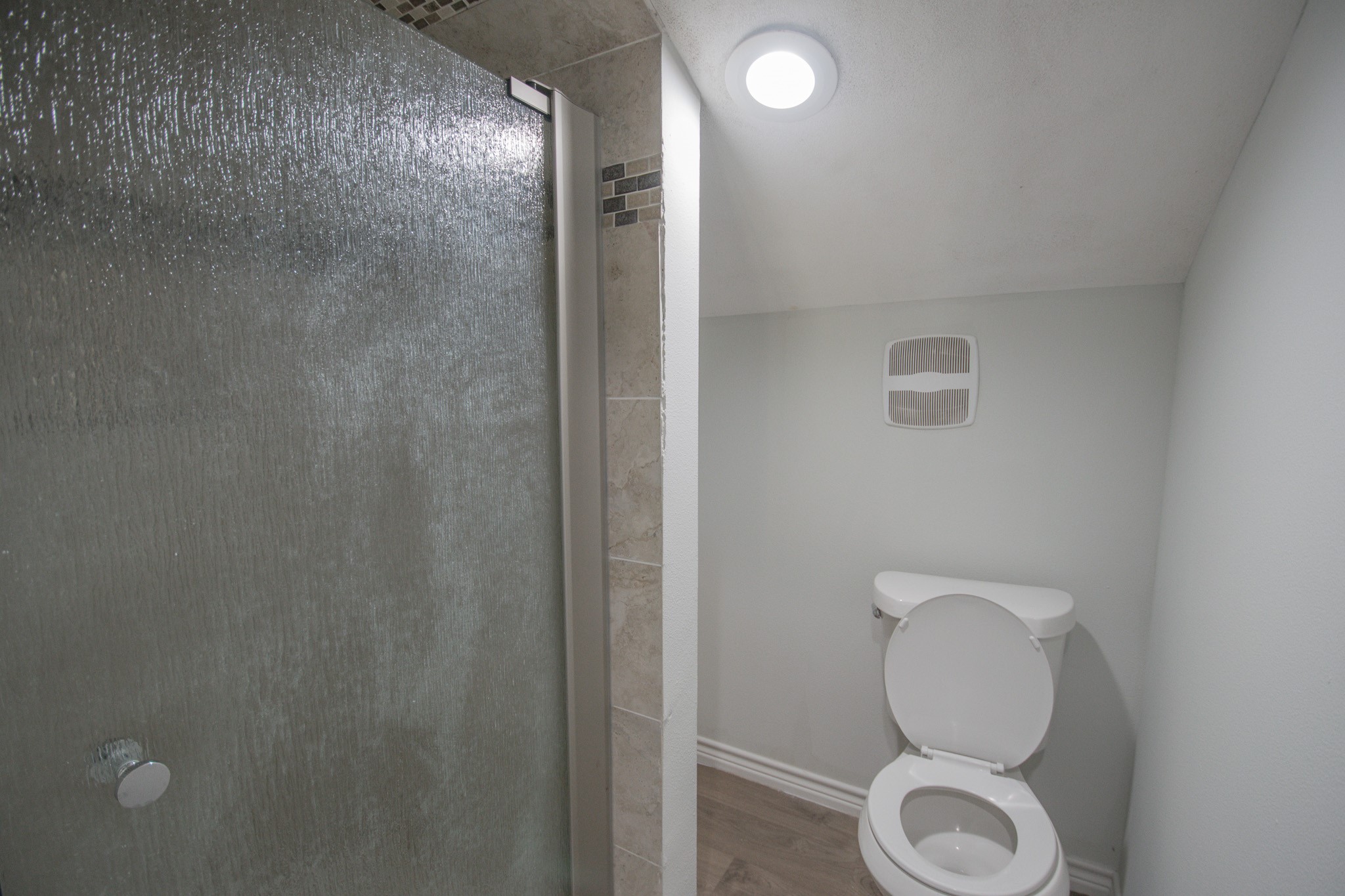 19902 Paloma Rotonda Uno Rosharon, TX 77583 - Photo 21 of 34 Guest Full Bath #2