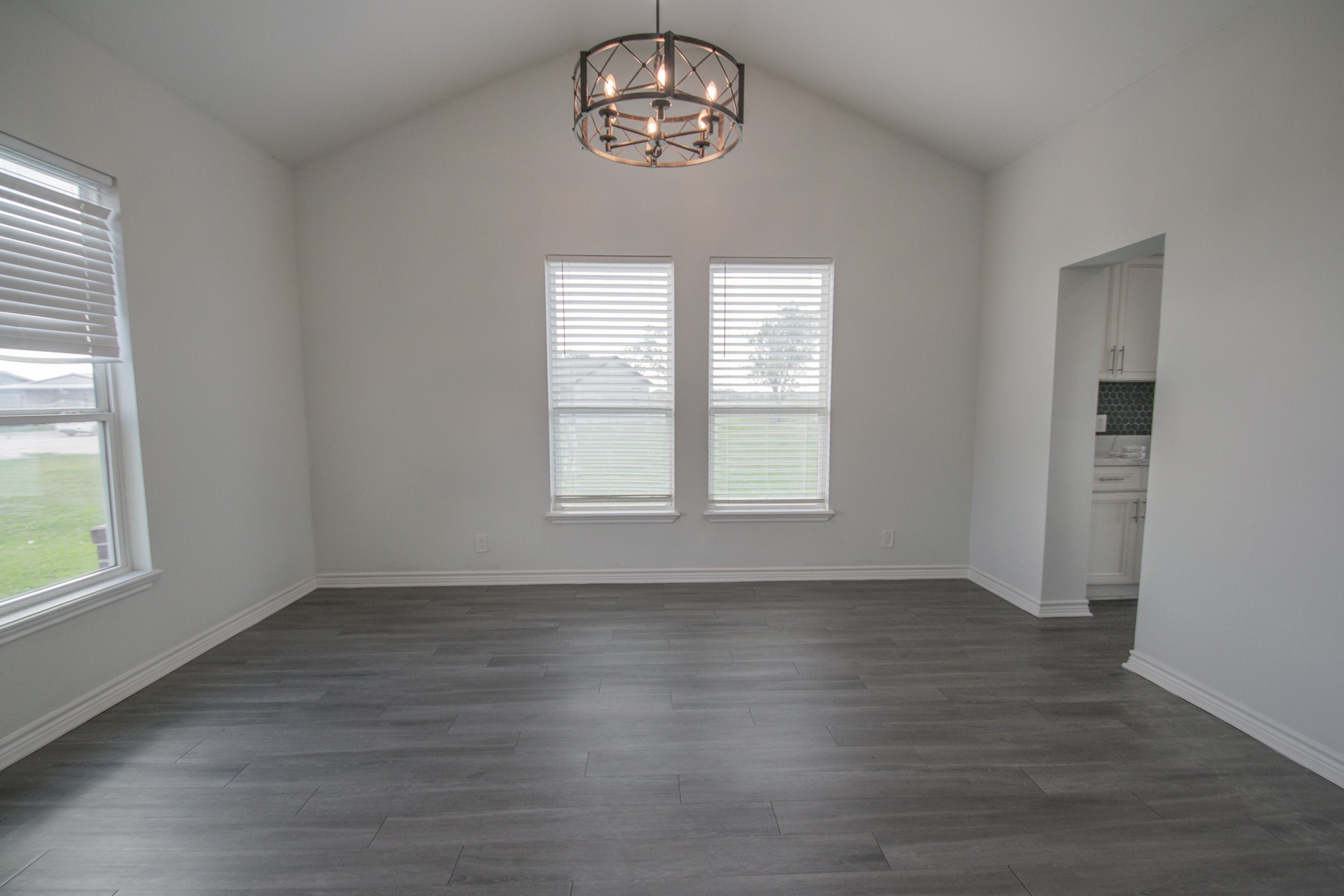 19902 Paloma Rotonda Uno Rosharon, TX 77583 - Photo 3 of 34 Dining Room is large enough for any size table!