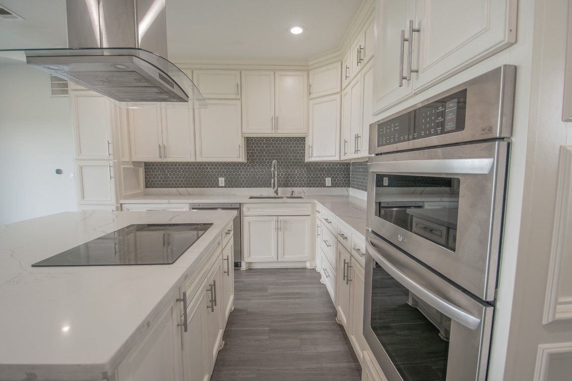 19902 Paloma Rotonda Uno Rosharon, TX 77583 - Photo 6 of 34 Double Oven & Stove Top in your Quartz island