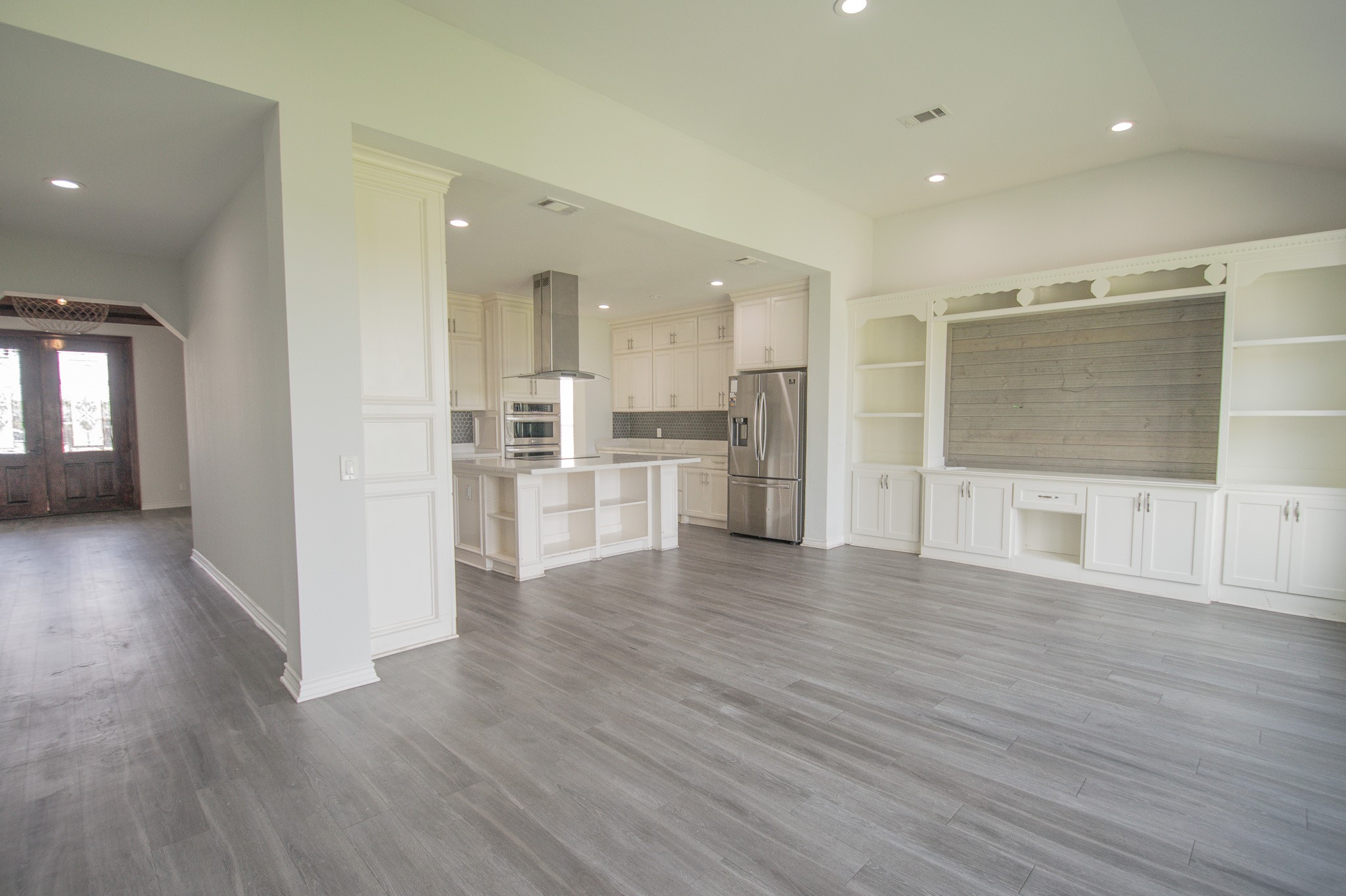 19902 Paloma Rotonda Uno Rosharon, TX 77583 - Photo 9 of 34 View from the split bedroom hallway
