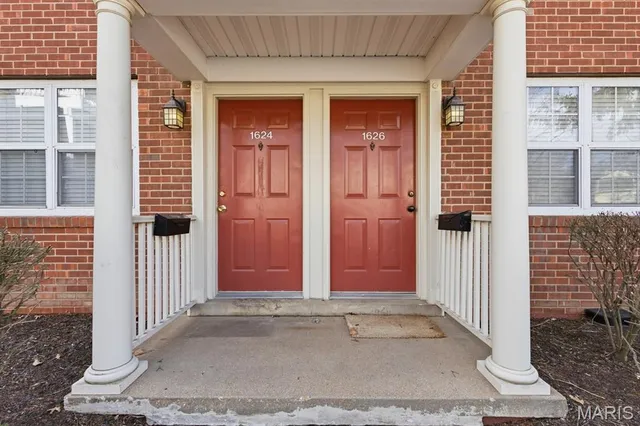 $189,900 | 1624 East Swan Circle, Brentwood, MO 63144