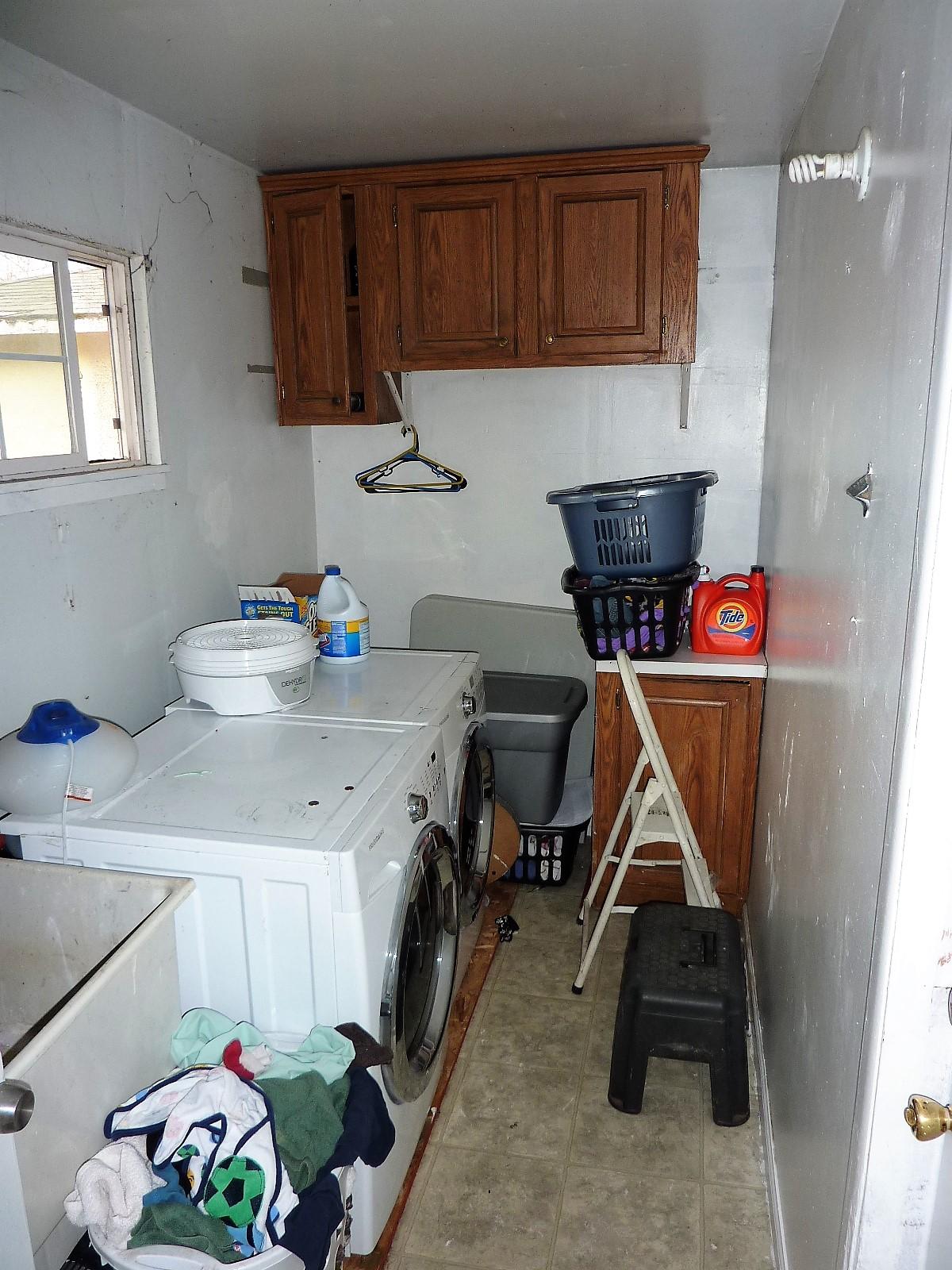 3100 Marmac Road Anderson, CA 96007 - Photo 7 of 10 Laundry Room