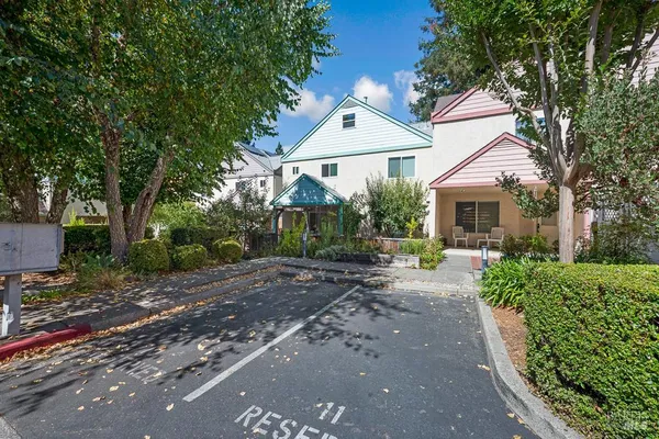 $695,000 | 8148 Bodega Avenue, Sebastopol, CA 95472