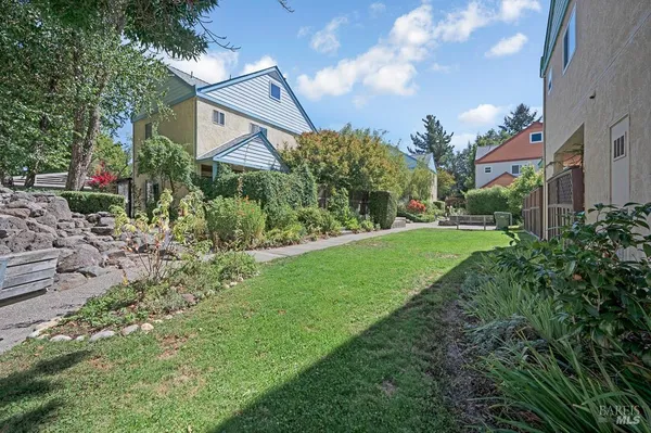 $695,000 | 8148 Bodega Avenue, Sebastopol, CA 95472