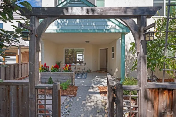 $695,000 | 8148 Bodega Avenue, Sebastopol, CA 95472