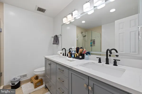 $5,000 | 1170 North Vernon Street, Arlington, VA 22201