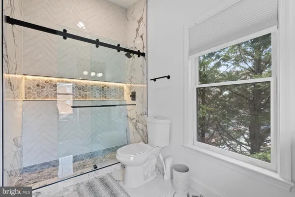 $5,000 | 1170 North Vernon Street, Arlington, VA 22201