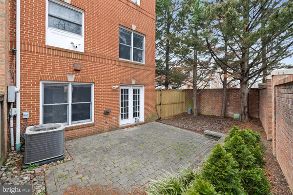 $5,000 | 1170 North Vernon Street, Arlington, VA 22201