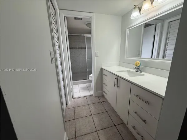 $3,000 | 155 Lakeview Drive, Unit 101, Weston, FL 33326