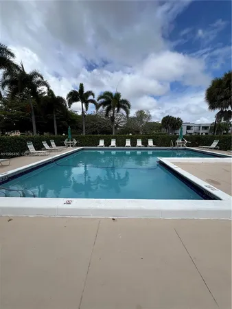 $3,000 | 155 Lakeview Drive, Unit 101, Weston, FL 33326