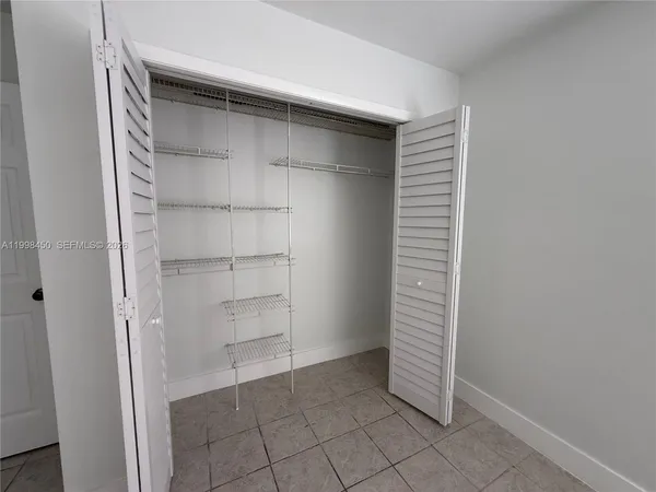 $3,000 | 155 Lakeview Drive, Unit 101, Weston, FL 33326