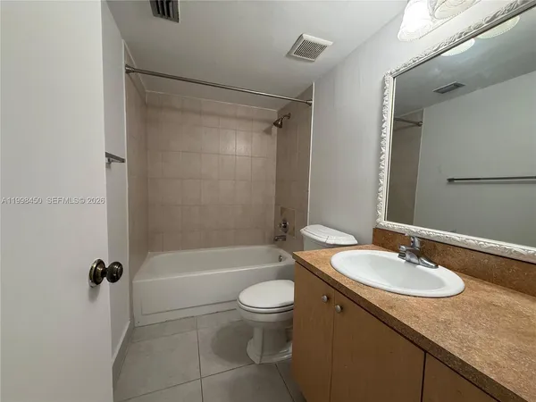 $3,000 | 155 Lakeview Drive, Unit 101, Weston, FL 33326