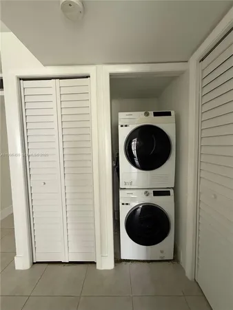 $3,000 | 155 Lakeview Drive, Unit 101, Weston, FL 33326