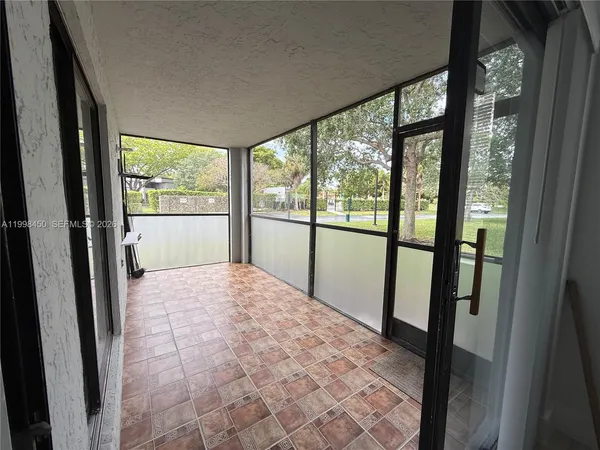 $3,000 | 155 Lakeview Drive, Unit 101, Weston, FL 33326