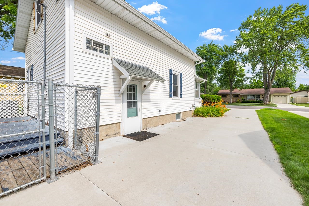 2909 Algoma Street Stevens Point, WI 54481 - Photo 3 of 41