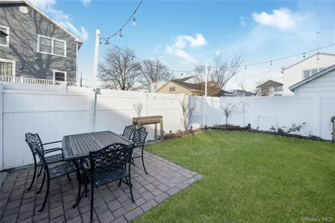 $875,000 | 24 North Boulevard, East Rockaway, NY 11518