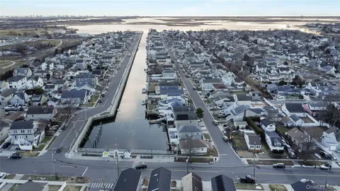 $875,000 | 24 North Boulevard, East Rockaway, NY 11518