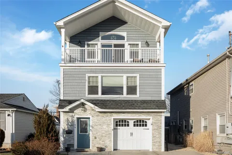 $875,000 | 24 North Boulevard, East Rockaway, NY 11518