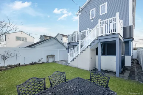 $875,000 | 24 North Boulevard, East Rockaway, NY 11518