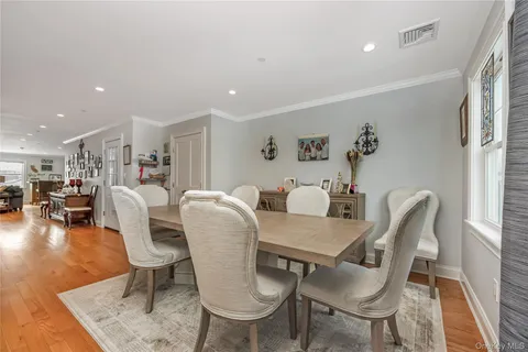 $875,000 | 24 North Boulevard, East Rockaway, NY 11518