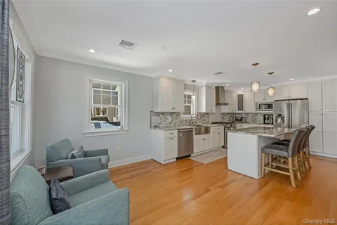 $875,000 | 24 North Boulevard, East Rockaway, NY 11518