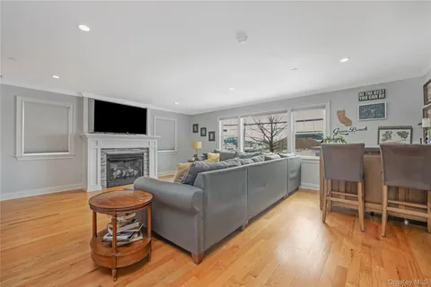 $875,000 | 24 North Boulevard, East Rockaway, NY 11518