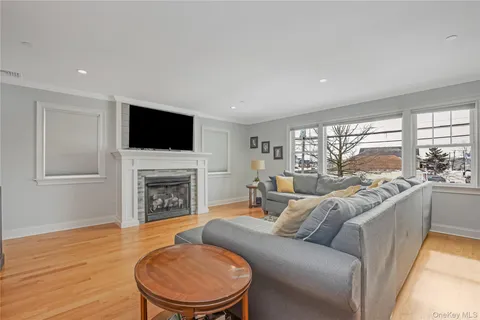 $875,000 | 24 North Boulevard, East Rockaway, NY 11518