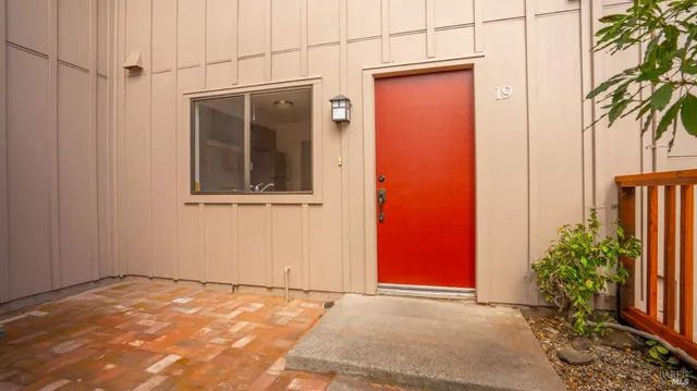 a view of an entrance of the house