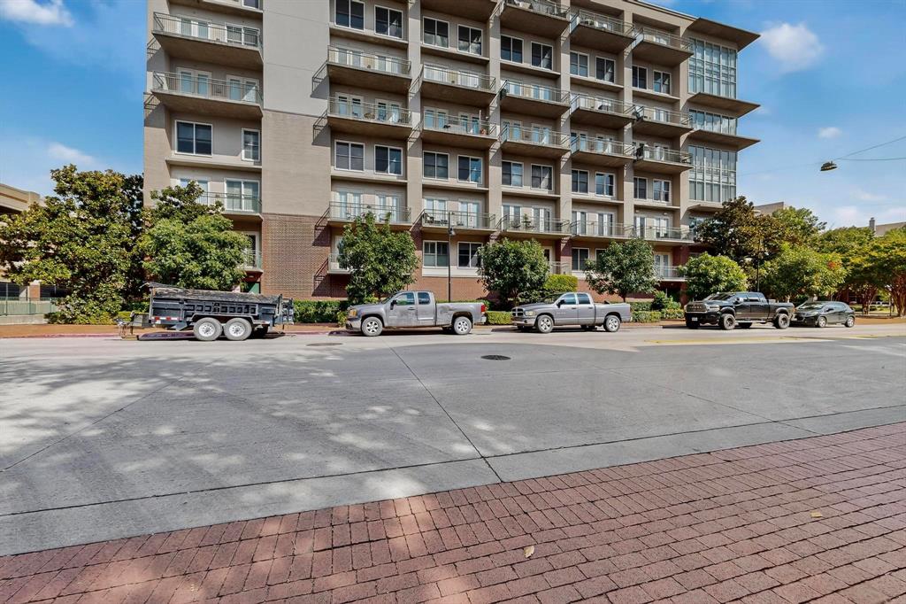 5055 Addison Circle, Unit 736 Addison, TX 75001 - Photo 29 of 34 a building exterior with building and bench