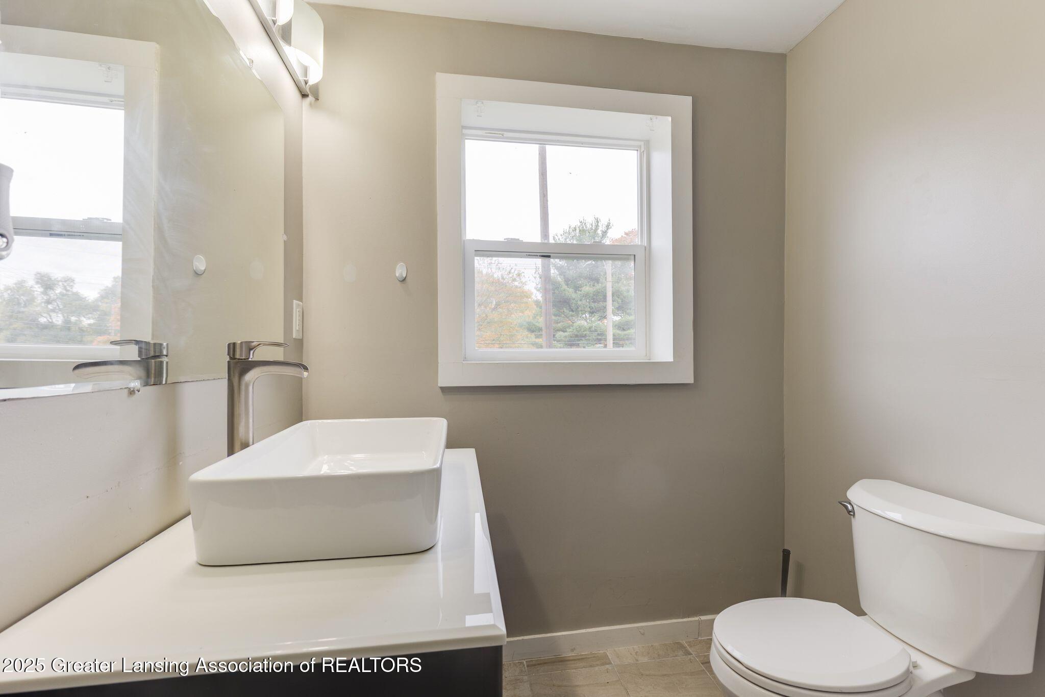 4628 Pleasant Grove Road Lansing, MI 48910 - Photo 16 of 33 x4iitXkQ
