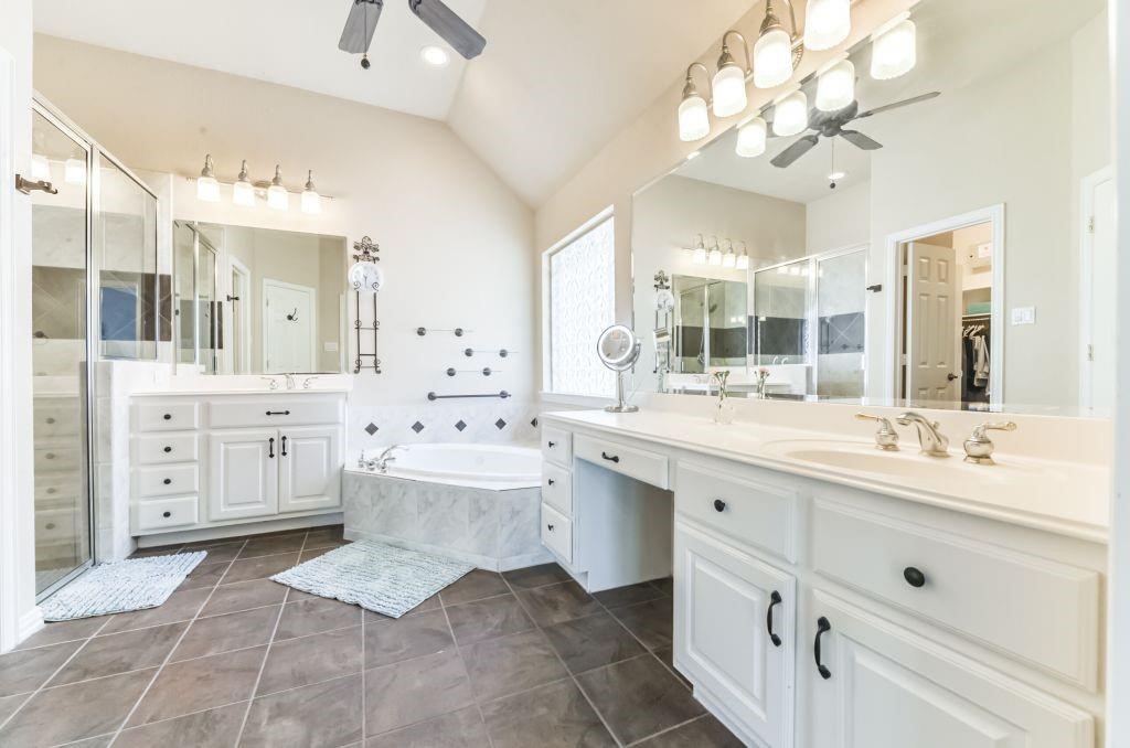 31 North Warbler Bend Circle Spring, TX 77382 - Photo 19 of 31 a spacious bathroom with a double vanity sink mirror and bathtub