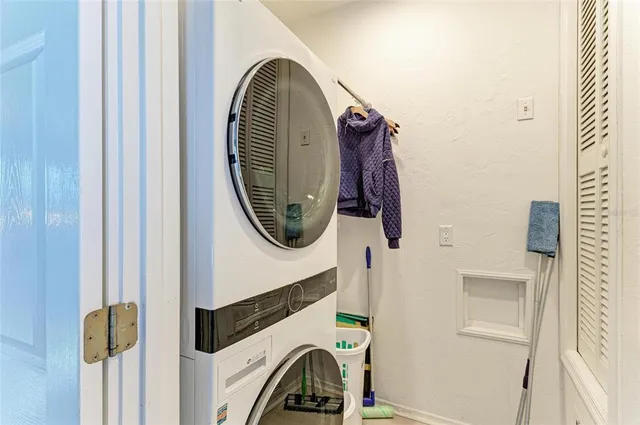 $1,720,000 | 8963 Fishermens Bay Drive, Sarasota, FL 34231