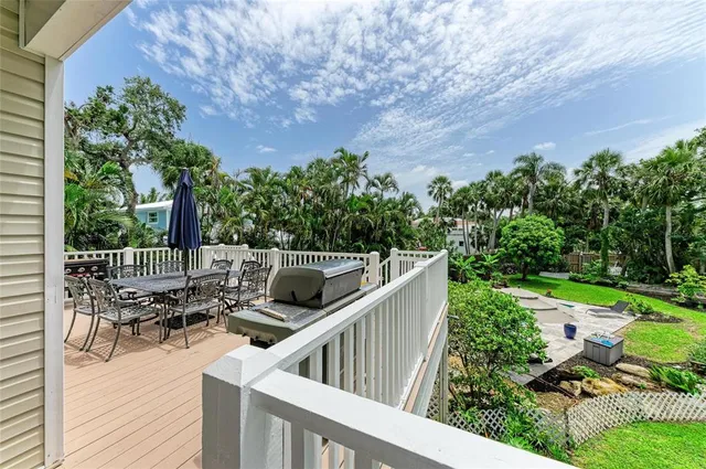 $1,720,000 | 8963 Fishermens Bay Drive, Sarasota, FL 34231