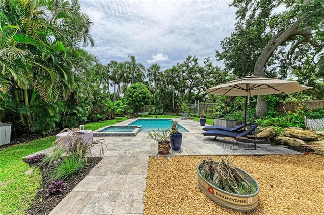 $1,720,000 | 8963 Fishermens Bay Drive, Sarasota, FL 34231