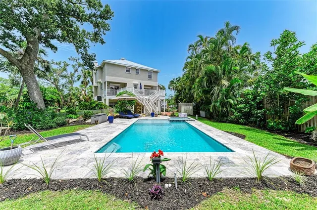 $1,720,000 | 8963 Fishermens Bay Drive, Sarasota, FL 34231