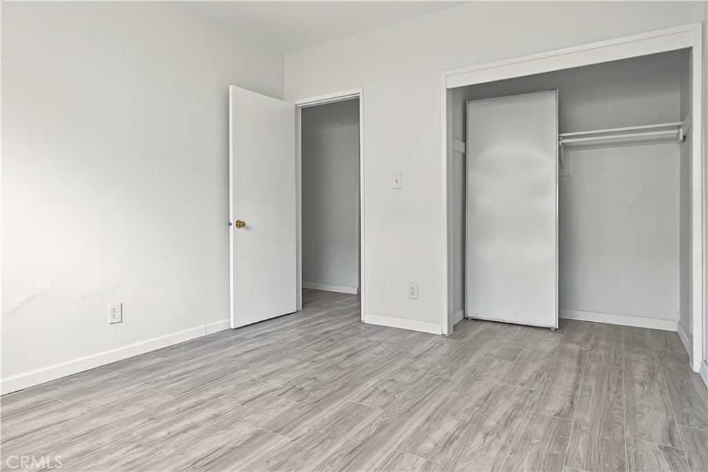 2829 South Rimpau Boulevard Los Angeles, CA 90016 - Photo 29 of 31 Duplex Right Bedroom