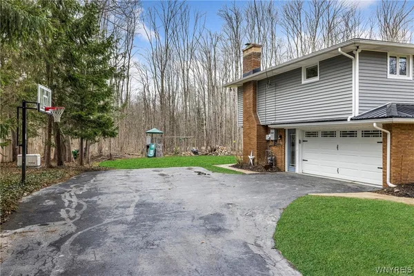 $579,900 | 658 Bauder Park Drive, Alden, NY 14004