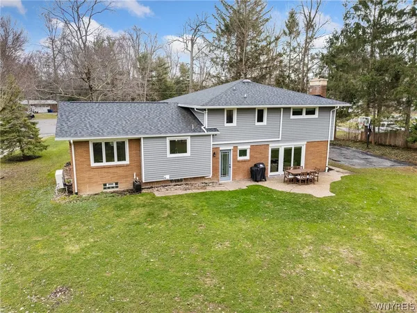 $579,900 | 658 Bauder Park Drive, Alden, NY 14004