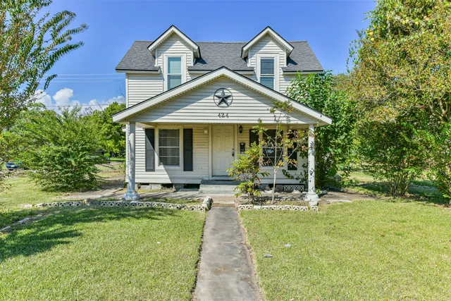 $1,600 | 424 South Broadway Street, La Porte, TX 77571