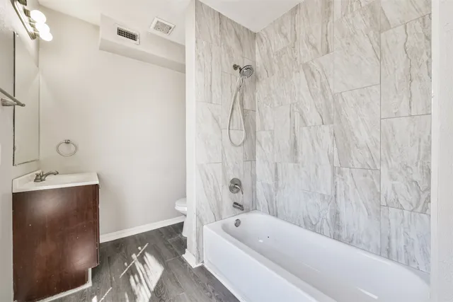 $1,600 | 424 South Broadway Street, La Porte, TX 77571