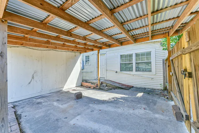 $1,600 | 424 South Broadway Street, La Porte, TX 77571