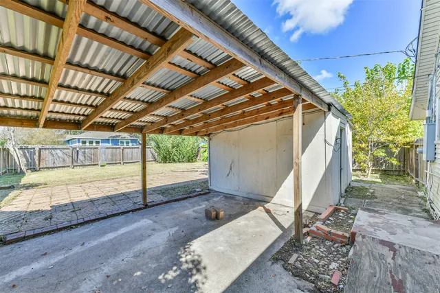 $1,600 | 424 South Broadway Street, La Porte, TX 77571