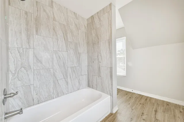 $1,600 | 424 South Broadway Street, La Porte, TX 77571